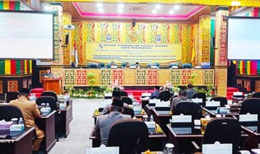 DPRD Pekanbaru Gelar Rapat Paripurna Pandangan Fraksi Tentang Ranperda Pajak dan Retribusi Daerah