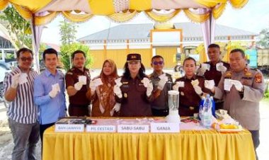 Kejari Rohil Musnahkan Barang Bukti 49 Perkara, Mulai Ganja hingga Sabu