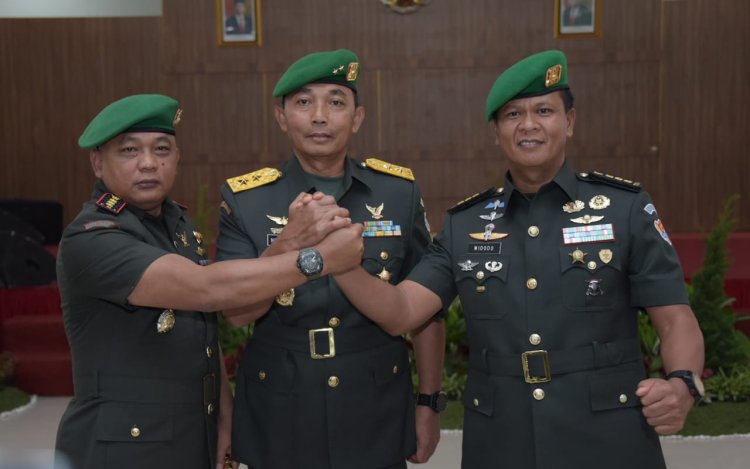 Kegembiraan Ketum Dharma Pertiwi Di Tengah Warga Jalasenastri