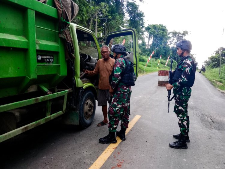 Antisipasi Penyusupan dan Penyelundupan Satgas Yonif 122/TS Pos Kalimo Kembali Gelar Pemeriksaan Sepanjang Jalan Trans Papua Papua