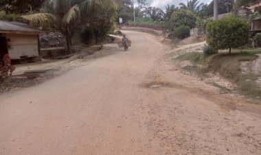 Bersama Tokoh Masyarakat, Serangge Mengawali Pelaksanaan Kegiatan Pembangunan/Perawatan Jalan 