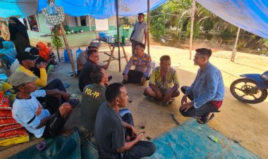 Kapolsek Sungai Mandau Sambangi Warga Yang Terdampak Banjir di Muara Bungkal