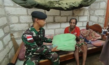 Pos Aplal Satgas Yonkav 6/Naga Karimata Berbagi dengan Memberikan Bantuan Kelambu kepada Masyarakat sebagai Upaya Membantu