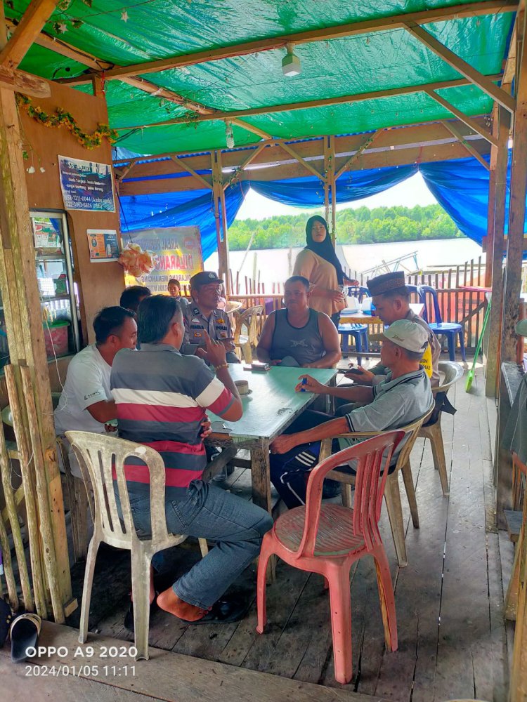 Kanit Bimas Polsek Teluk Belengkong, Aiptu F. Nainggolan, Giat Menyosialisasikan Pemilu Damai di Desa Sakarotan, Kecamatan Teluk Belengkong