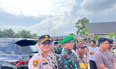 Kapolsek Pinggir Berikan Arahan dan Pimpin Doa Sebelum Pelaksanaan PSU di TPS 11 Desa Tengganau