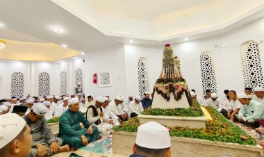 Pj Bupati Herman Hadiri Malam Puncak Haul Ke-87 Syekh Abdurrahman Siddiq Bin Syekh Muhammad Afif Al-Banjari