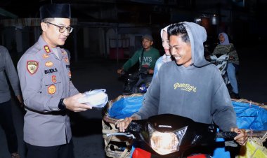 Kapolres Inhil Bagikan Pengalaman 'Sahur On the Road' dalam Berbagi Kebaikan