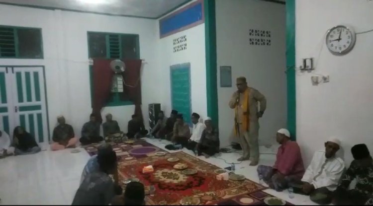 Ibu-Ibu di Jalan Rintis RT015/RW004 Bagan Punak Pesisir Adakan Peringatan Isra Mi'raj Nabi Muhammad SAW di Musholla Mushollin, Kecamatan Bangko, Kabupaten Rokan Hilir