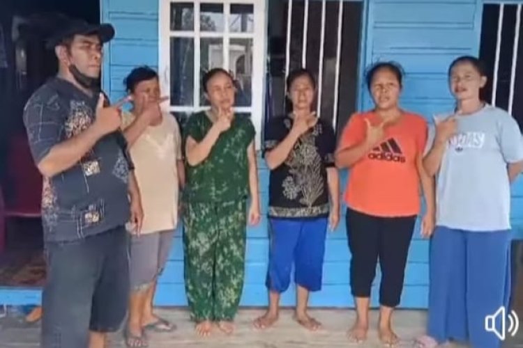 Bupati Rohil Afrizal Sintong S.IP M.Si Bagikan BLT di Kecamatan Pasir Limau Kapas, Masyarakat Serukan Salam Dua Periode