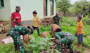 Satgas Pamtas RI-RDTL Yonarhanud 15/DBY Bangun Mess Guru di SD Negeri Tetaum 2