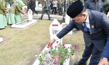 Ketua DPRD Pekanbaru Ikuti Ziarah Nasional Peringati HUT ke-79 TNI: Menghormati Jasa Pahlawan untuk Keutuhan NKRI