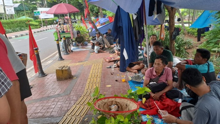 Masyarakat Petani Riau & Jambi Bertahan di Depan Kementerian Kehutanan: Seruan Keadilan atas Konflik Agraria