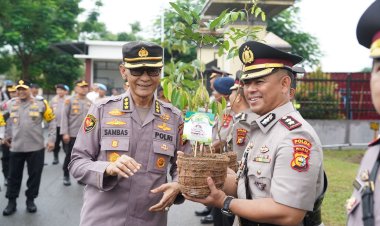 Sebelum Sertijab Kapolres Rohul Tanam Pohon Bersama PJU Polda Riau.
