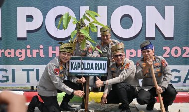 Kapolda Riau Tanam Pohon di Danau Raja Rengat, Dorong Sinergi Pelestarian Lingkungan Berbasis Budaya Lokal