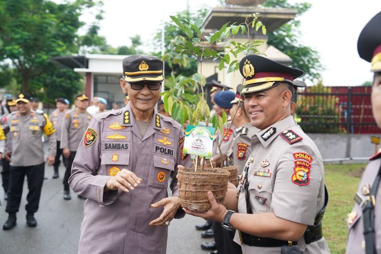 Sebelum Sertijab Kapolres Rohul Tanam Pohon Bersama PJU Polda Riau.