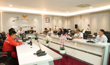 Kunjungi Kilang Dumai, Tenaga Ahli Menteri ESDM Apresiasi Langkah Efisiensi dan Transisi Energi