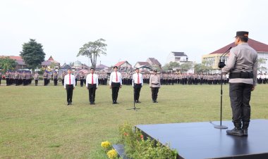 Upacara Kenaikan Pangkat dan Pemberian Penghargaan Personel Berprestasi di Polda Riau