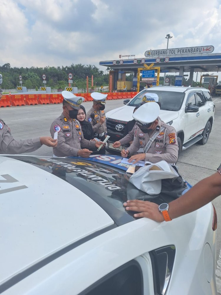 Razia Kecepatan di Jalan Tol Permai, Polda Riau Tindak 10 Pengemudi Yang Melanggar