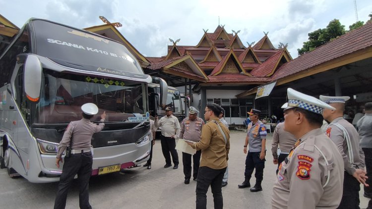 Gelar Ramp Check Bus AKAP di Terminal Pekanbaru, Polda Riau Pastikan Keselamatan Angkutan Umum