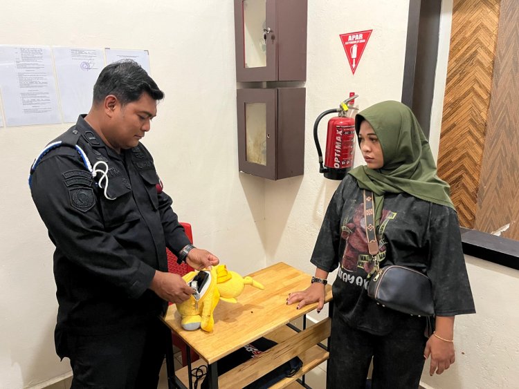 Penyelundupan HP dan Handsfree oleh Pengunjung Digagalkan Petugas Lapas Kelas IIA Pekanbaru