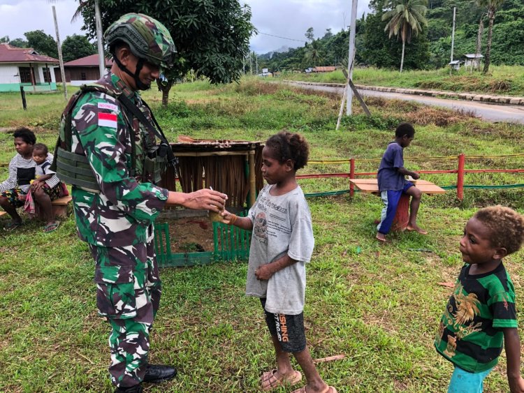 TNI Cegah Stunting Anak di Kampung Ururu Papua Barat
