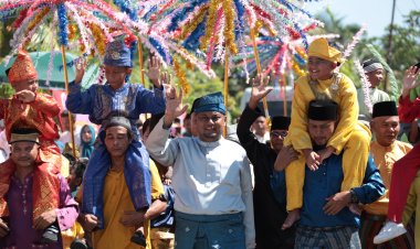 Syamsurizal Gelar Khitanan Massal 200 Anak di Siak
