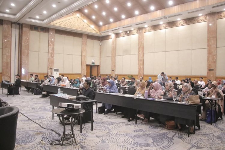 Markarius Anwar Buka Lomba Public Speaking Guru Riau