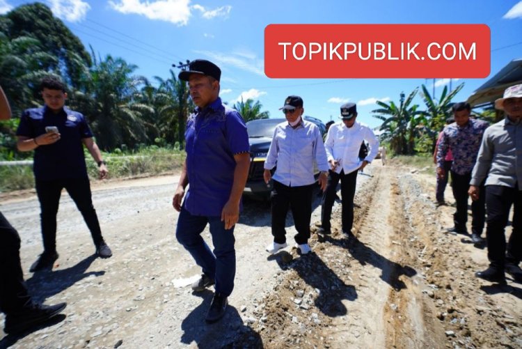 Gubri Abdul Wahid Tinjau Jalan Rusak di Rohil