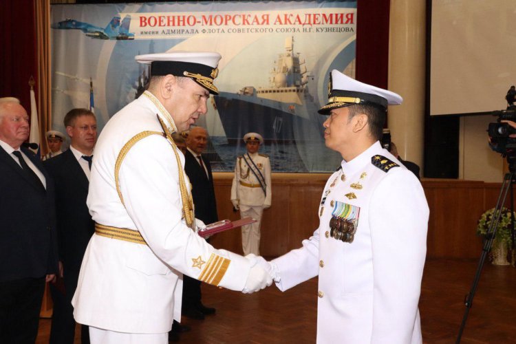 Mayor TNI AL Firman Cahyadi Lulusan Terbaik Akademi Militer Rusia