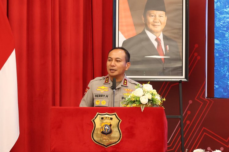 Beri Keleluasaan Anggota Antar Anak di Hari Pertama Sekolah, Kapolda Riau Undur Apel 30 Menit