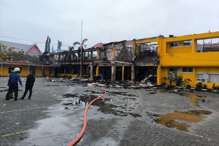 Kantor Disnakertrans Riau Terbakar, Layanan Terhenti Sementara