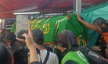 Jenazah Driver Ojol Affan Kurniawan Korban Rantis Brimob Dimakamkan di TPU Karet Bivak