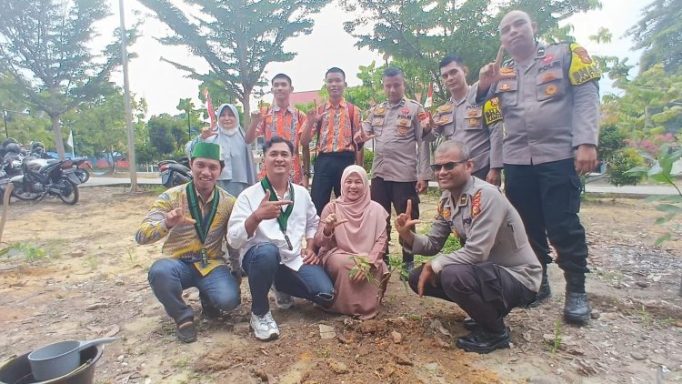 Aksi Penanaman Pohon di Sekolah, Ajarkan Generasi Muda Peduli Lingkungan