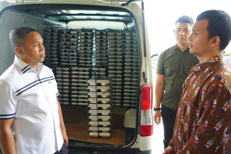 Gubernur Riau Tinjau Program Makanan Bergizi Gratis di Pekanbaru