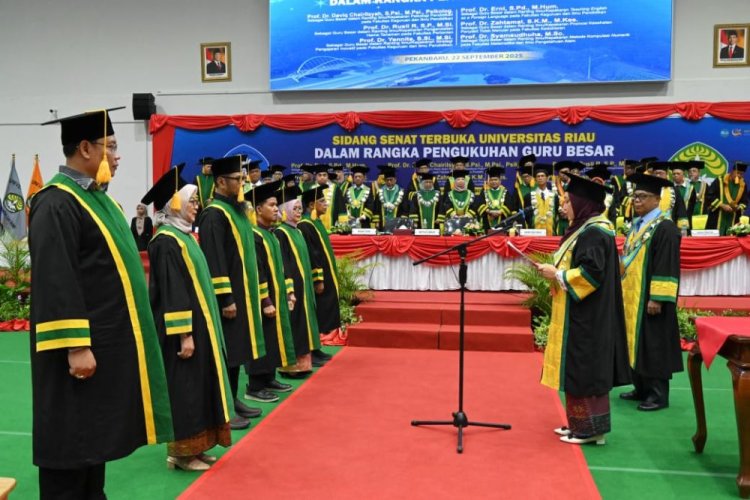 Enam Guru Besar Baru Dikukuhkan, Universitas Riau Perkuat Reputasi Akademik