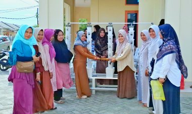 Hidroponik dan Pengolahan Limbah Rumah Tangga Guna Menunjang Green Economy Berbasis E-Commerce