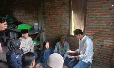 Bupati Kaur Gusril Pausi Pastikan Rica Kembali Sekolah dan Dapat Bantuan