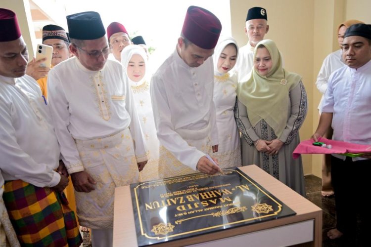 Ustaz Abdul Somad Resmikan Masjid Al Wahhab Zaitun di Bengkalis