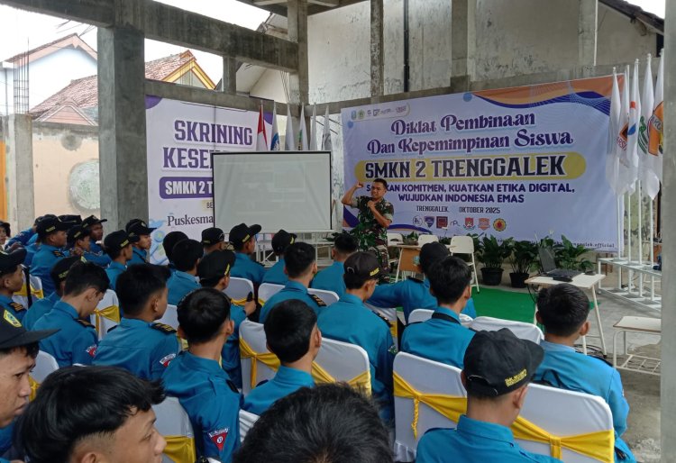 TNI Latih Kepemimpinan dan Karakter Siswa SMKN 2 Trenggalek