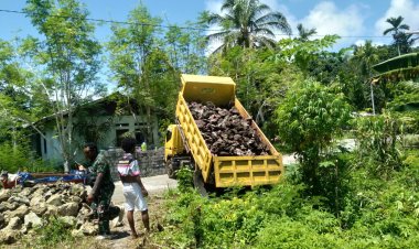 TMMD Ke-128 Kodim 1801/Manokwari Drop Material di Tanah Rubuh