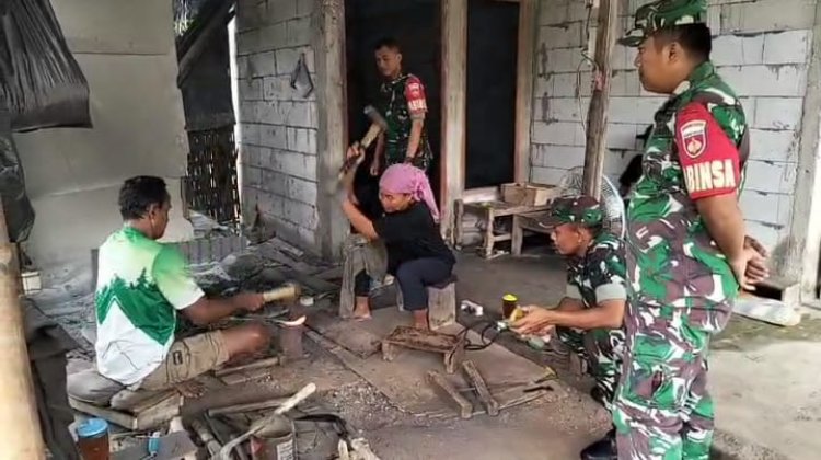 Babinsa Sragen Dorong UMKM Sabit Tradisional, Tingkatkan Ekonomi Desa Blangu