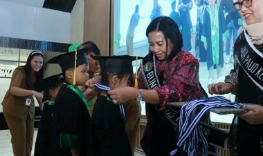 Bunda PAUD Dairi, Rita Puspita Vivkner Sinaga, Hadiri Pelepasan PAUD se-Kecamatan Siempat Nempu Hulu 