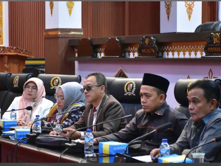Komisi II DPRD Pekanbaru Cari Solusi STHPB Pedagang Pasar Kodim